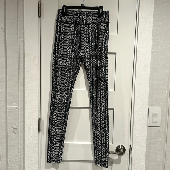 Under Armour Snakeskin Compression Leggings - Picture 1 of 4